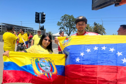 Los hinchas de las dos selecciones han llegado hasta para celebrar la fiesta del fútbol