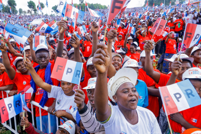 Musanze (Rwanda), 22/06/2024.- Supporters of incumbent President of Rwanda Paul Kagame attend the launch of his presidential campaign in Musanze, Rwanda, 22 June 2024. Kagame, one of Africa"s longest-serving presidents, has launched his bid to run for a fourth term in the 2024 Rwandan general election scheduled for July 15, 2024. In the previous presidential election in 2017, Kagame won his current seven-year term with 98.63 percent of the votes. (Elecciones, Ruanda) EFE/EPA/MOISE NIYONZIMA