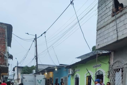 Acto. Los asesinos fueron a la casa haciéndose pasar como agentes.