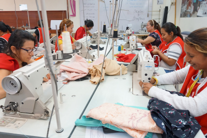 Confección. Un grupo de mujeres trabajando en el sector textil.