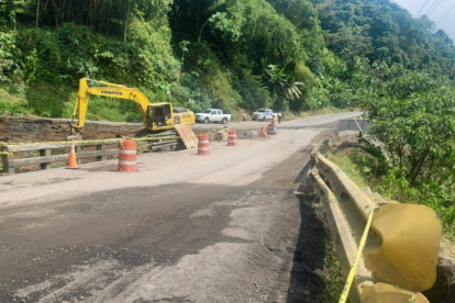 Una alternativa para viajar a la región Costa es usar la vía Mitad del Mundo-Río Blanco.