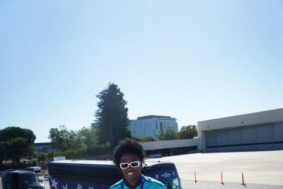 Angelo Preciado abordando el avión que transportó este domingo23 de junio a la Tri rumbo a Las Vegas para su seguiente objetivo: Jamaica.