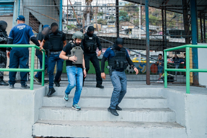 El alcalde de Durán lleva a cabo sus funciones con un circuito importante de seguridad.