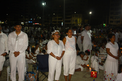 Decenas de feligreses se reunieron en Salinas para participar del Baño de San Juan.