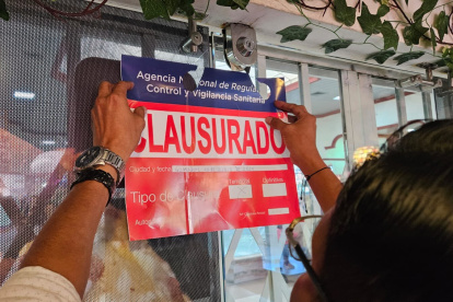 Acción.- Uno de los locales de comida que Arcsa clausuró en Guayaquil en junio de 2024.