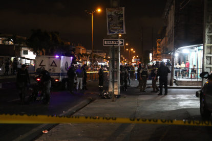 Asesinan a dos hombres que se movilizaban en una moto eléctrica.