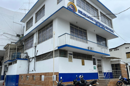 Un taco de dinamita fue colocado en los exteriores del edificio del CNE de El Oro.