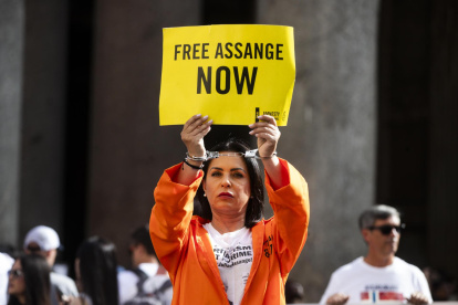 Imagen de archivo de una protesta que exigía la libertad de Julian Assange en Roma.