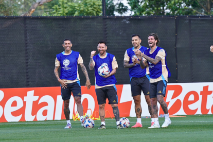 La selección de Argentina previo al partido contra Chile en Copa América 2024.