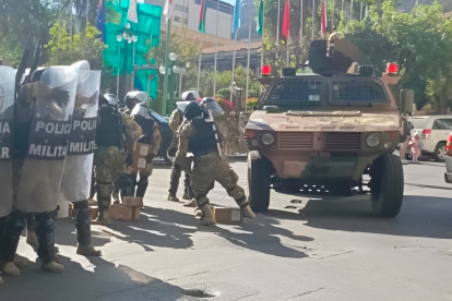 El presidente de Bolivia denuncia "movilizaciones irregulares" de militares en La Paz