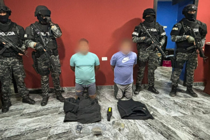 Entre los indicios hallados en un inmueble constan 325 cartuchos de 9 milímetros.