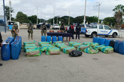 El alcaloide era transportado en 20 bultos, como se observa en la imagen.