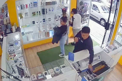 Personas robaron en un local comercial en el centro de Tumbaco