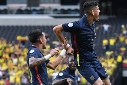 Piero Hincapié celebrando su gol frente a Jamaica.