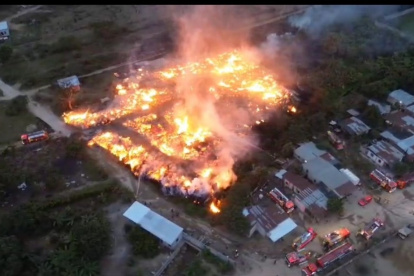 Hecho. Veinte unidades de combate llegaron al sitio para apagar el fuego.