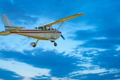 El ataque provocó que a su llegada al aeropuerto José Joaquín de Olmedo, la nave presente derrame de combustible.