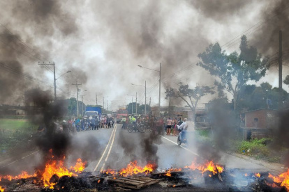 Los paciente renales se concentraron en el plantón para exigir que tanto el MSP y el IESS se pongan al día con las dializadoras.