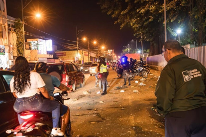 Denuncia. Así de sucia queda la avenida Malecón 9 de Octubre cada semana, entre viernes y domingo.