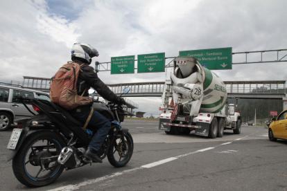 Usuarios denuncian que la falta de iluminación y presencia policial son un factor para atraer a los delincuentes a la Simón Bolívar.