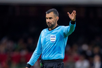 El árbitro guatemalteco Mario Escobar Toca estuvo en Qatar 2022