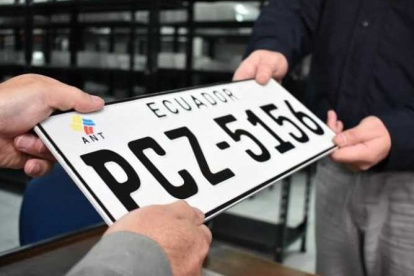 Las placas están en el Centro de Matriculación Bicentenario.