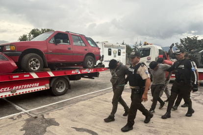 Tres personas fueron detenidas por delito de robo de vehículos y posesión de sustancias