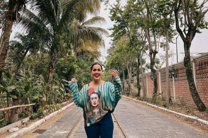 La periodista explicó que se va del país, antes de una deportación, de manera legal y por su seguridad.