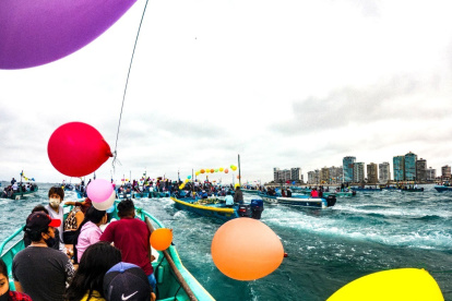 Los comuneros peninsulares llevan siglos realizando ritos en el océano