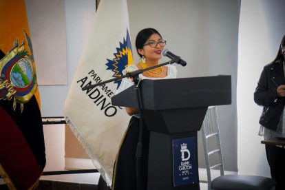 Gabriela Aguilar, durante un foro sobre la cultura y la diversidad. Ella no se destaca solo en los estudios, pues en su búsqueda por contribuir al bienestar de los demás,