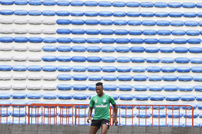 Bryan Carabalí se mantiene entrenando con Emelec hasta definir su futuro