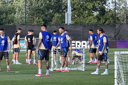 La selección de Argentina tuvo su entrenamiento sin la presencia de Messi por molestias musculares