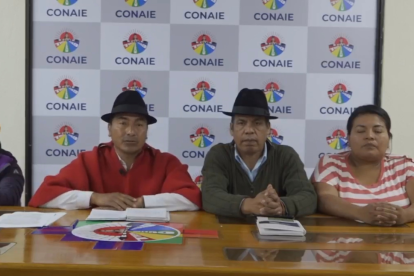 En la rueda de prensa virtual el presidente de la CONAIE estuvo acompañado de dirigentes indígenas