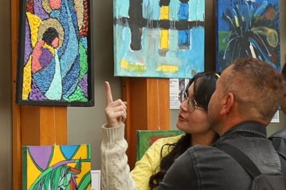 Arte. La muestra recoge trabajos de nueve jóvenes artistas de la urbe.