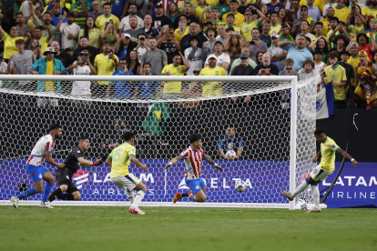 En la fecha 2 de la fase de grupos, Brasil ganó 4-1 a Paraguay.