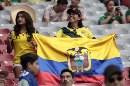 Hinchas ecuatorianos en el State Farm Stadium in Glendale, Arizona.