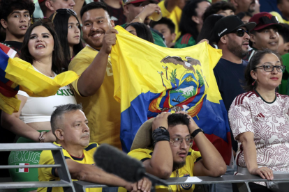 La hinchada ecuatoriana alentó a La Tri hasta el último minuto.