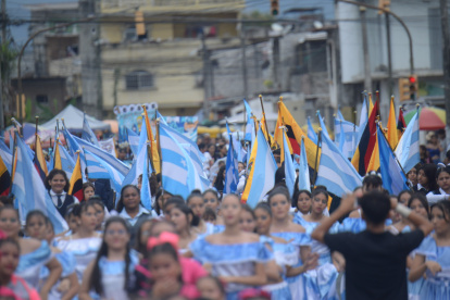 Decenas de colegios participaron de la actividad que se llevó a cabo en el suburbio de la ciudad.