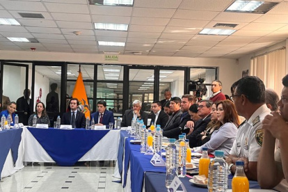 Una parte de los asistentes a la mesa técnica entre autoridades de Gobierno, de Tránsito y gremios de ytransportistas, efectuada este lunes 1 de julio.