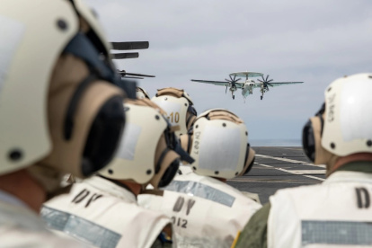 En el océano Pacífico se realizaron ejercicios de interoperabilidad y control del mar en el portaviones Uss George Whashington.