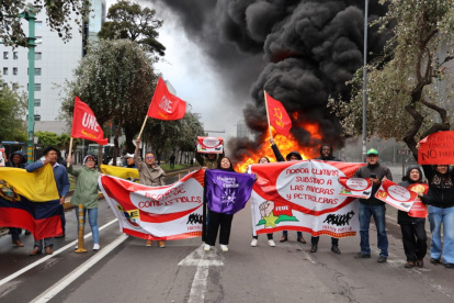 La UNE realiza movilizaciones en contra del alza del precio de los combustibles.