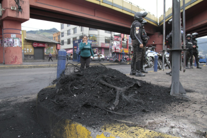 Protestas en contra de eliminación de subsidios de combustibles en Quito.