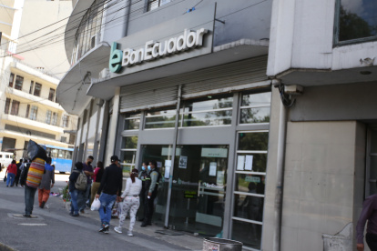 Vista de la fachada de una de las sucursales del banco público.