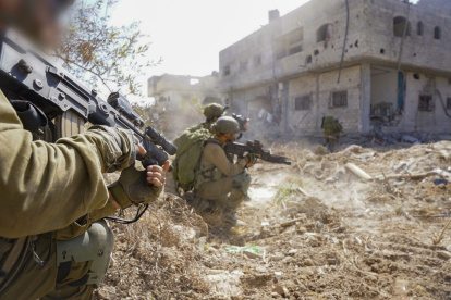 Unos soldados israelíes participan en una de las operaciones de las fuerzas armadas de Israel en las áreas de Shejaiya, Rafah y Gaza central.