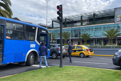No obedecer las señales de tránsito es la infracción más común en Quito, alrededor 7 157.persoas han sido multadas