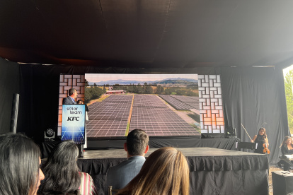 KFC ha implementado energía solar para reducir su huella ambiental