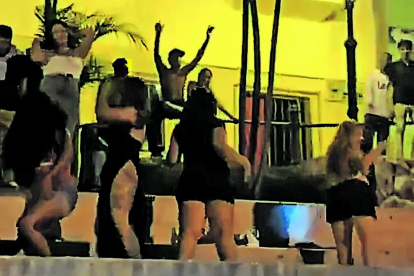 Escándalo. Como un evento clandestino fue catalogado por el Cabildo.