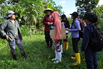 Analistas y docentes de la Universidad Técnica de Cotopaxi realizaron la toma de varias muestras en el río, pero también en las zonas aledañas al afluente, como los bosques.