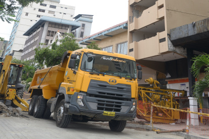 Los trabajos de apuntalamiento iniciaron el fin de semana en el edificio Fantasía, en el centro de la ciudad.