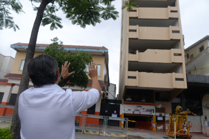 La inclinación del edificio Fantasía, ubicado en la avenida 9 de Octubre, fue denunciada ya hace meses por la ciudadanía.