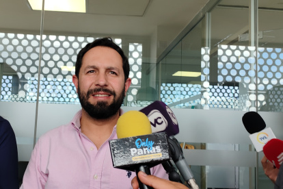 Desde el correísmo, se señaló que no tenía sentido fiscalizar a Correa porque no es funcionario público.